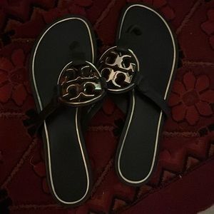 Like new Tory Burch logo sandals